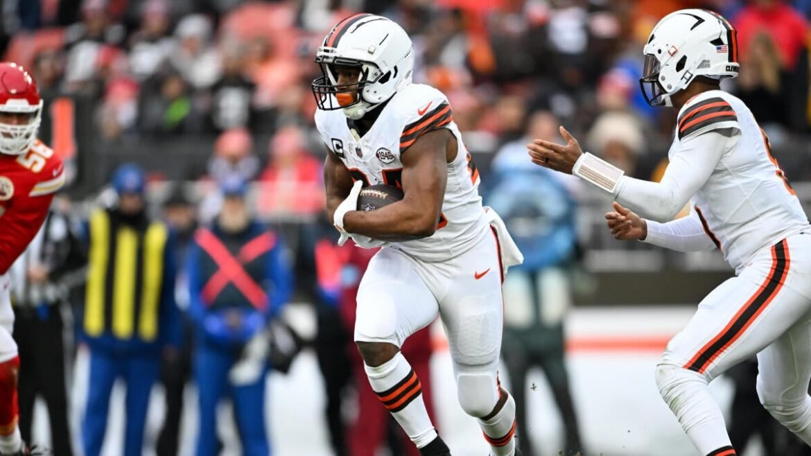 Nick Chubb, four-time Pro Bowl RB, announces retirement
