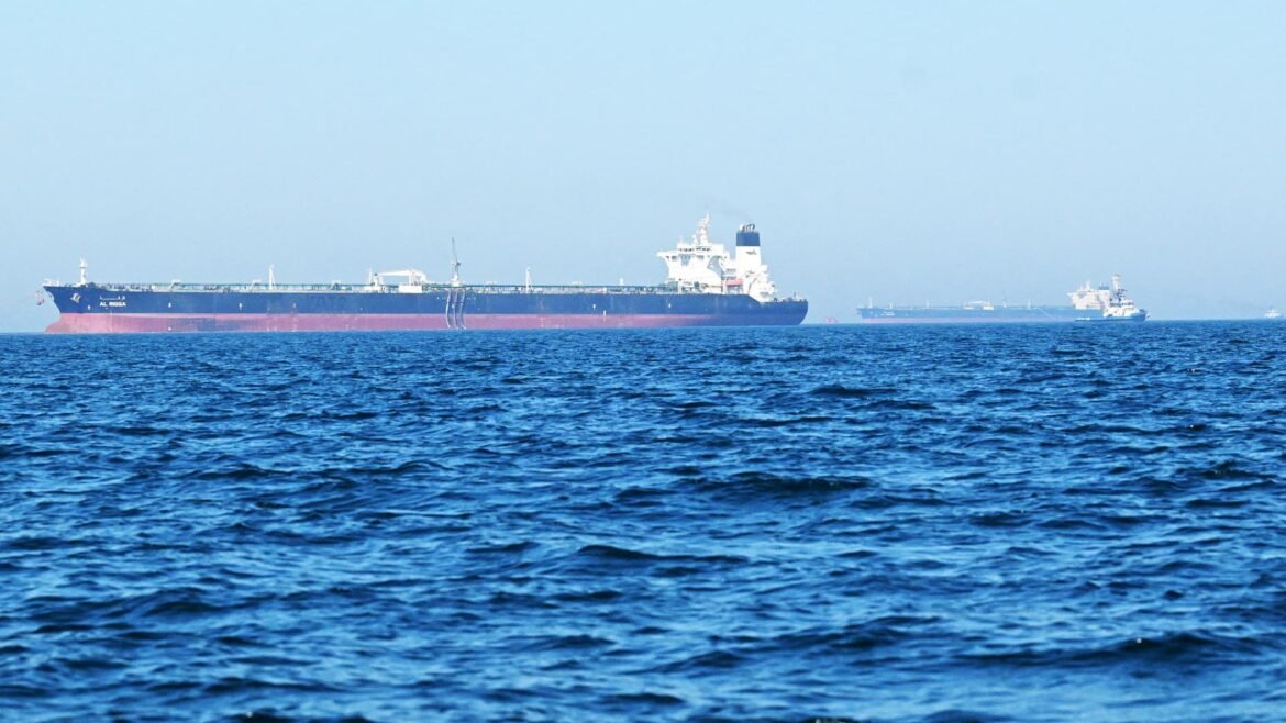 Oil falls following news of spill near Oman amid worries over supply