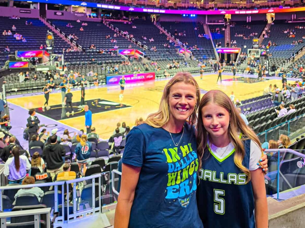mother and daughter photo dallas wings vs golden state valkries game at chase center