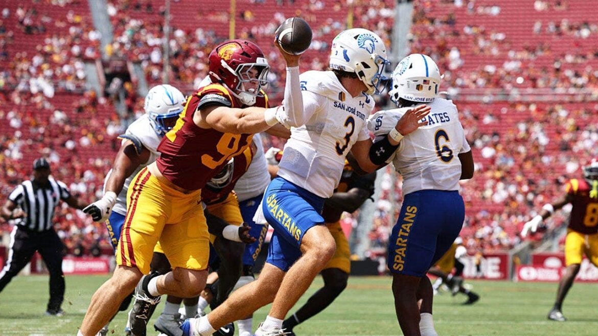 USC football ripped for pathetic crowd at home opener: 'Absolutely embarrassing'