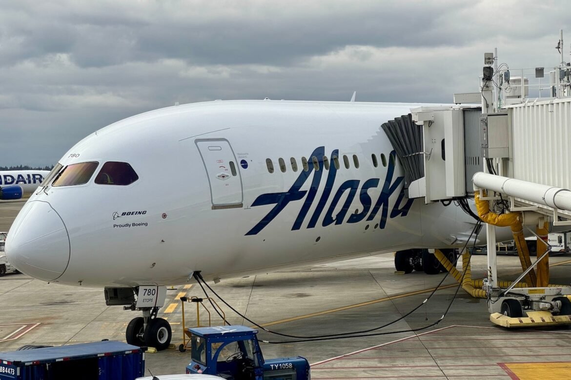 Alaska plans no-annual-fee credit card, teases new Atmos partner