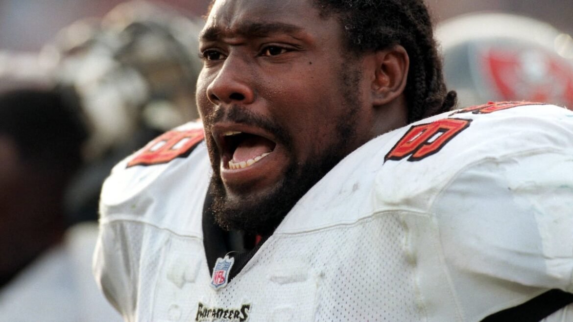 Bucs Hall of Famer Warren Sapp disrupts Tampa council meeting