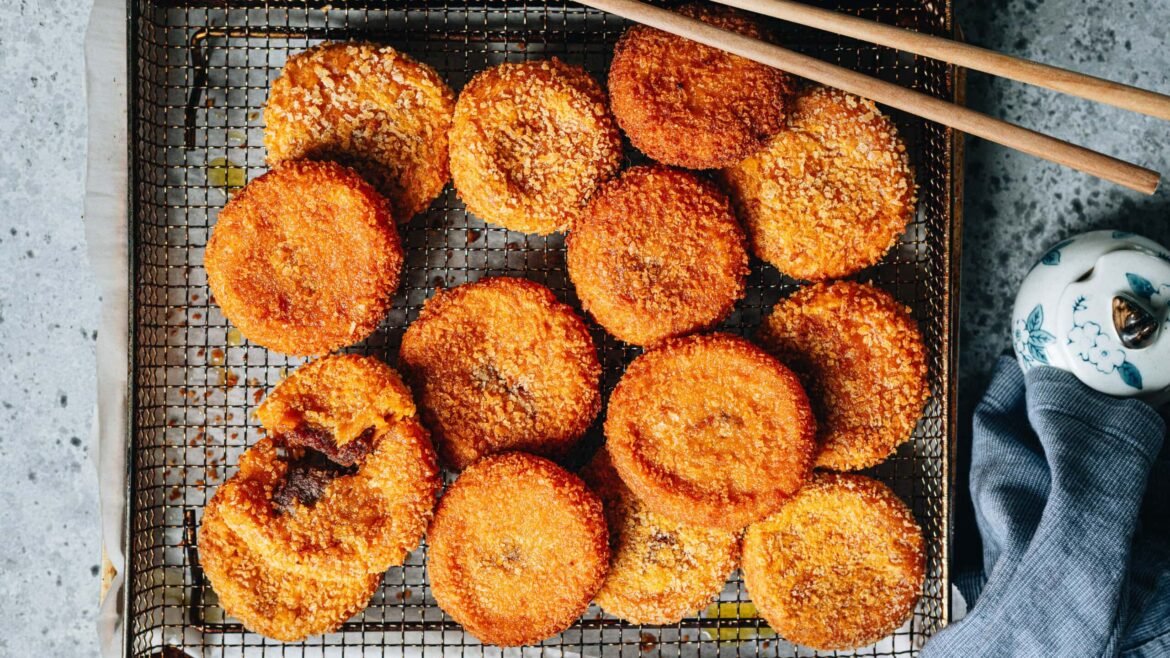 Chinese Pumpkin Cake (南瓜饼) - Crispy Red Bean Filled