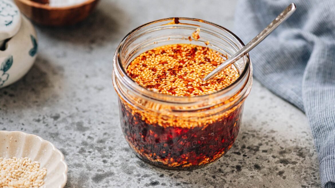 How to Make Chili Oil (辣椒油)
