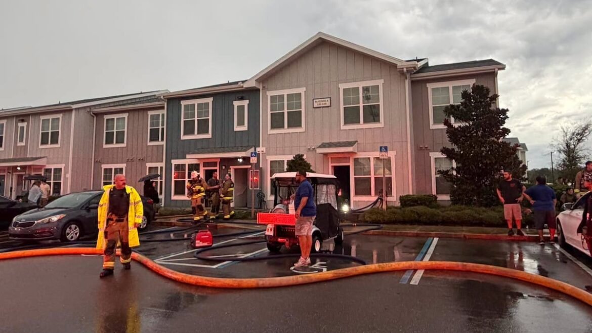 Lightning strike sparks fire at Brooksville apartment complex