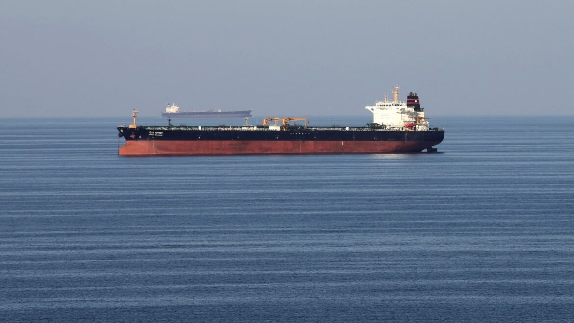 Oil extends gains on renewed Mideast hostilities