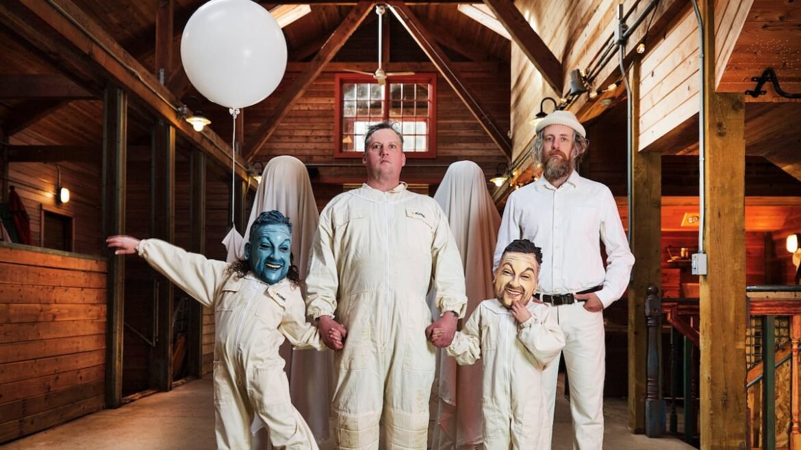 Review and setlist: Modest Mouse pleases its cult following in Clearwater