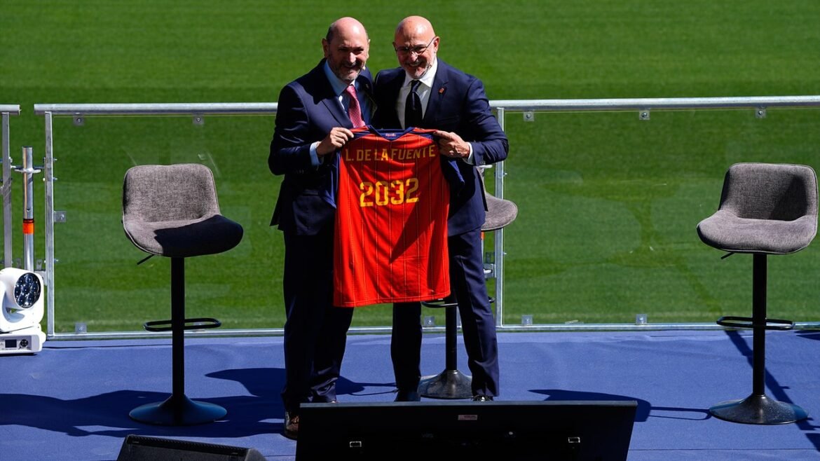 Spain Extends World Cup-Winning Coach Luis de la Fuente Through 2032
