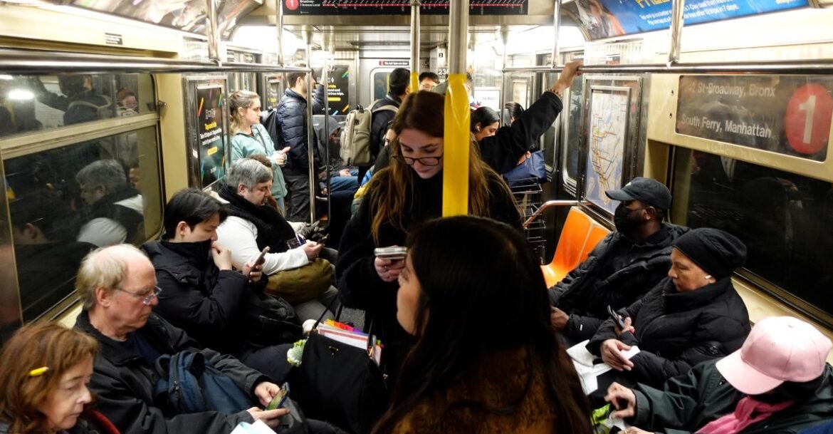 The polite way to use your phone around other people, explained