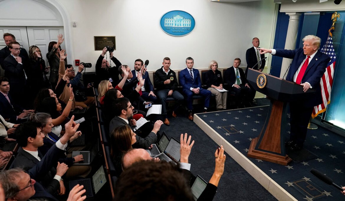 Trump Should Rescind White House Press Ban