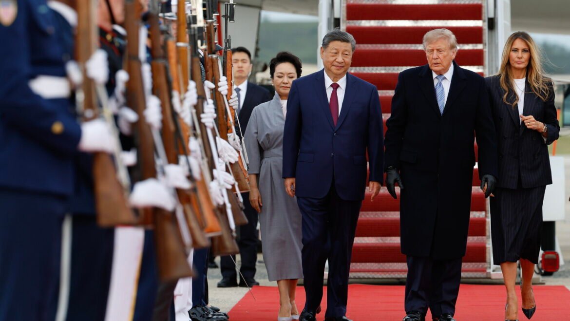 Trump rolls out red carpet for Xi as high-stakes summit begins : NPR