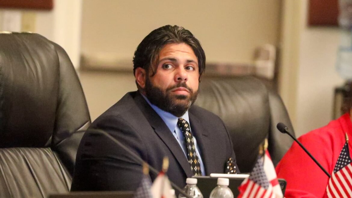 ‘A three-ring circus’: Insults fly at Tarpon Springs commission meeting