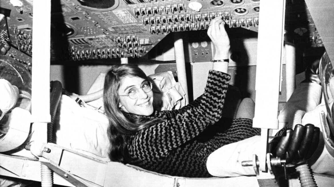 Apollo software pioneer Margaret Hamilton dies at 90 : NPR