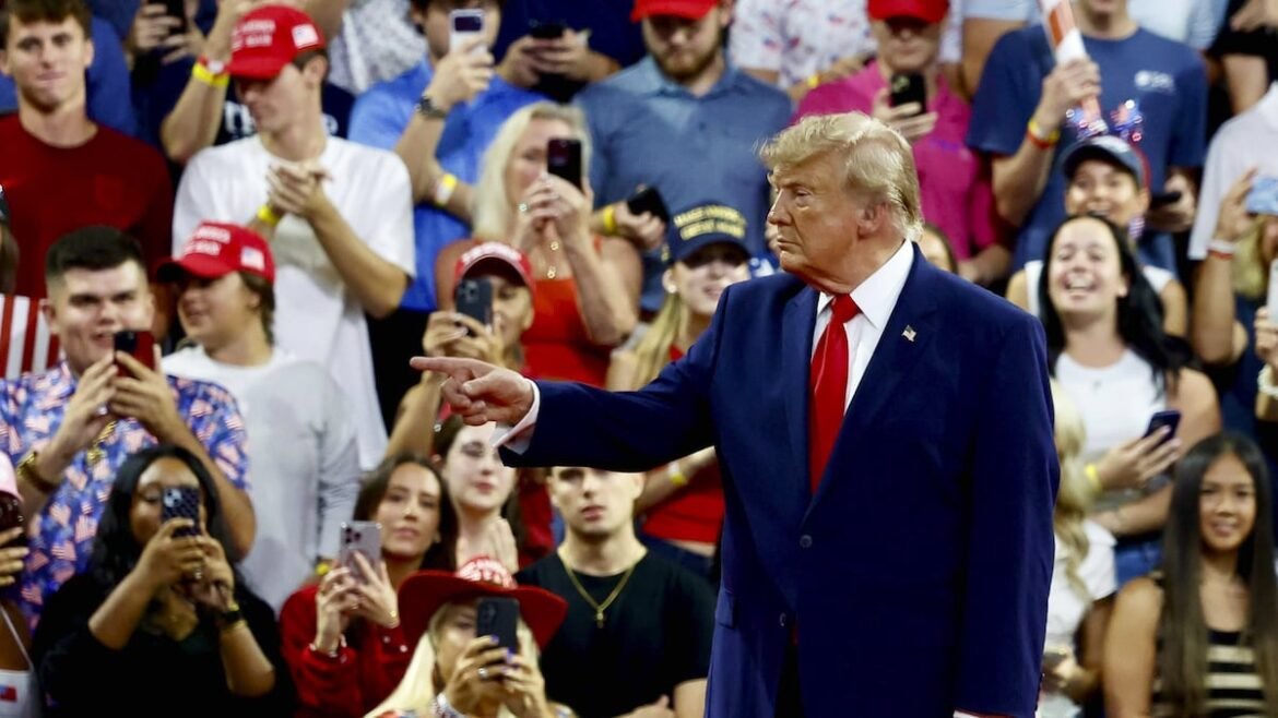 At Fort Myers rally, Trump’s Florida faithful stand united