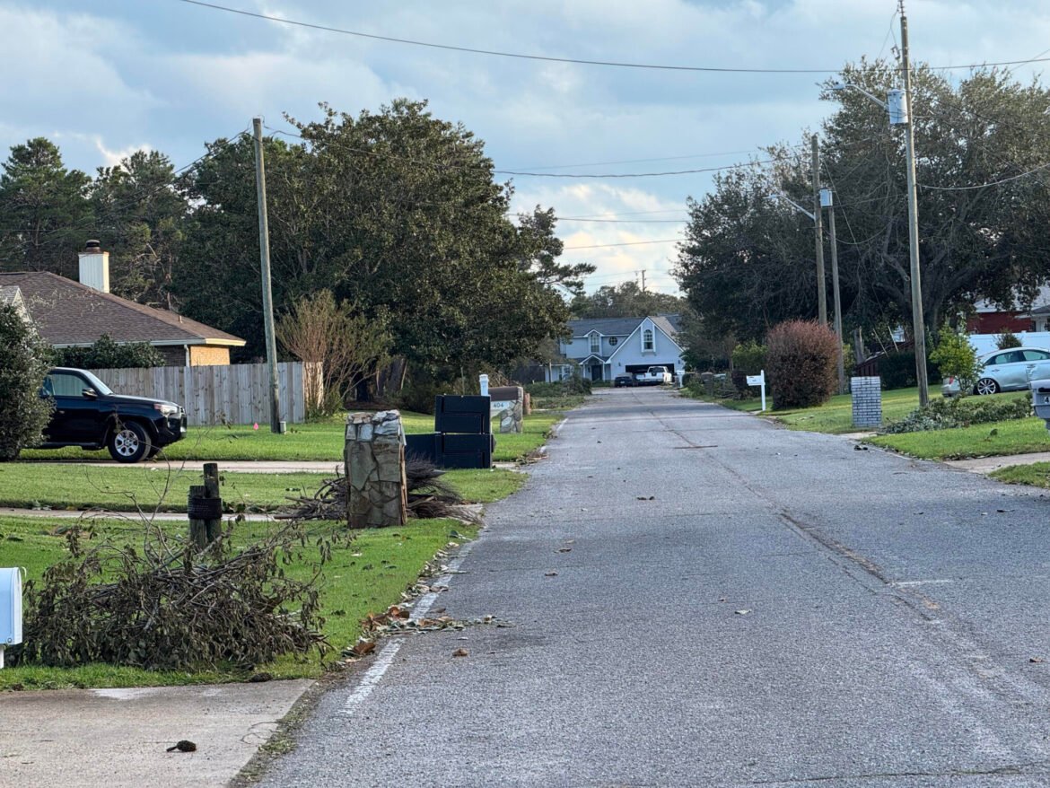 Clean-up, power restoration mark the second day post-Hurricane Isaias • Florida Phoenix