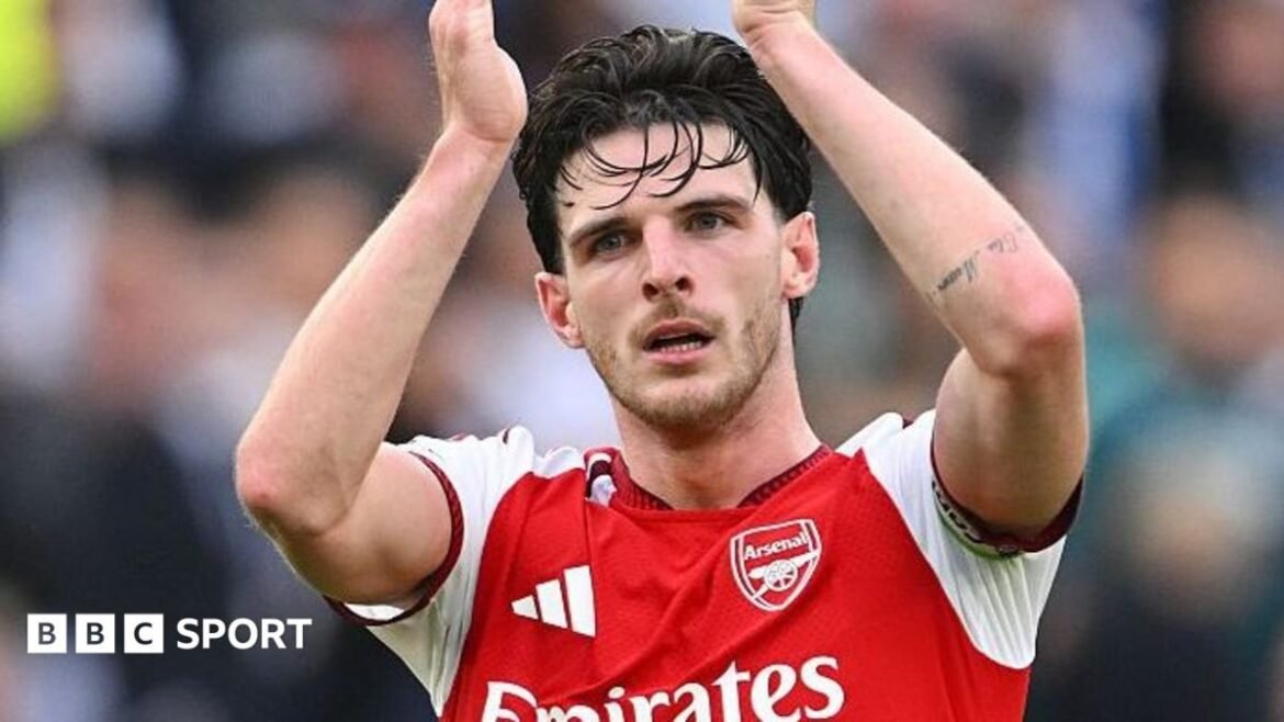 Declan Rice applauding the Arsenal fans