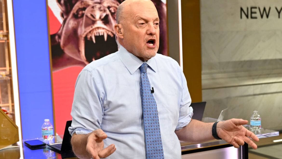 Jim Cramer warns against selling stocks after market drop