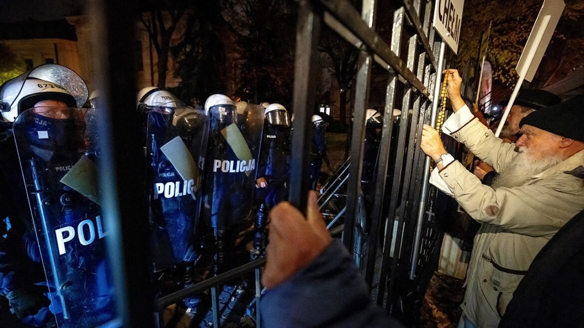 Poland protests intensify amid political dispute