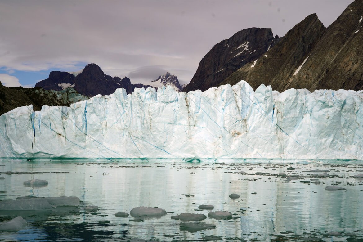 Satellite data reveal how Antarctica’s ice cliffs behave over time | MIT News