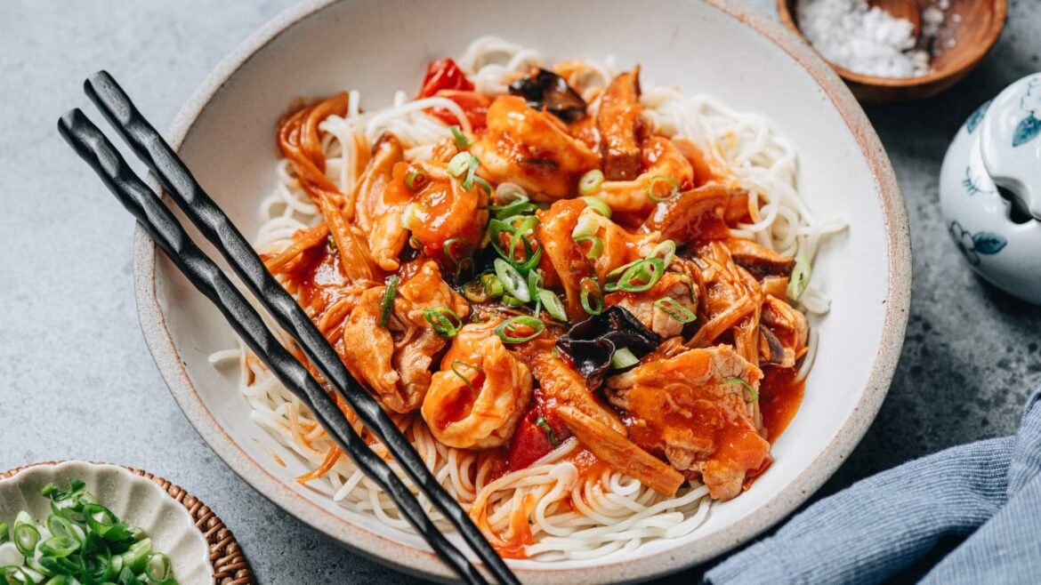 The Best Chinese Noodle Sauce (Da Lu Mian, 打卤面)