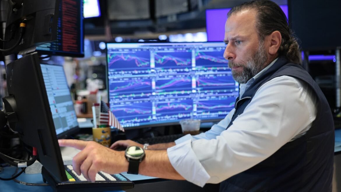 Treasury yields rise as oil moves higher, traders await key U.S. bond sale