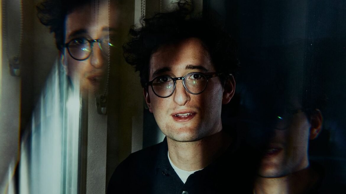 What’s It Like to Shack Up With Elizabeth Holmes? Just Ask Lance Oppenheim